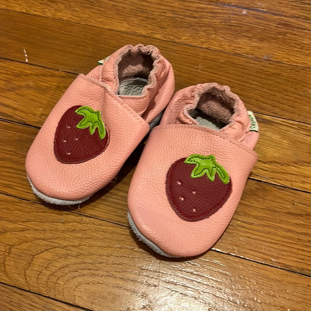 Leather baby shoes - 6-12 months